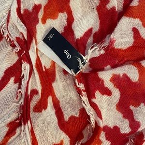 Gap Red White Houndstooth Scarf